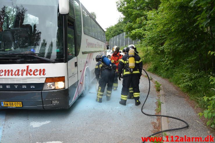 Brand i Lastbil/Bus. Grejsdalsvej 324 i Vejle. 08/06-2016. Kl. 08:24.