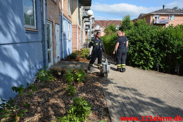 Mindre naturbrand. Enggade 9 i Vejle. 08/06-2016. Kl. 16:55.