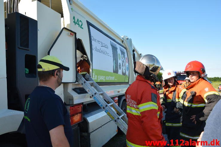 Brand i Skraldevogn. Vilstrupvej ved Jerlev. 09/06-2016. Kl. 08:45.