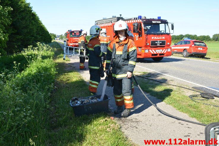 Brand i Skraldevogn. Vilstrupvej ved Jerlev. 09/06-2016. Kl. 08:45.