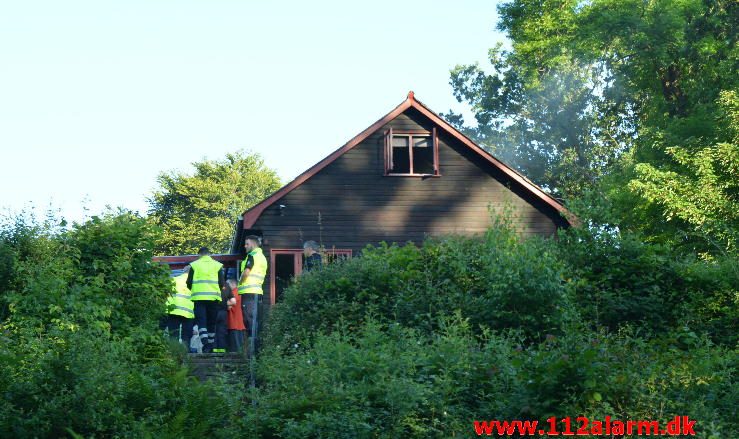 Brand i Sommerhus. Navervej i Vejle. 09/06-2016. Kl. 5:55.