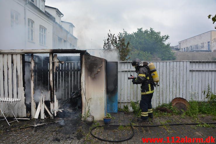 Brand i Etageejendom. Odinsgade 44 i Vejle. 14/06-2016. Kl. 16:21.