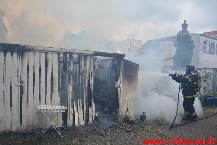 Brand i Etageejendom. Odinsgade 44 i Vejle. 14/06-2016. Kl. 16:21.