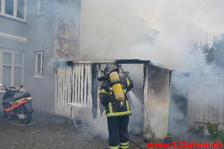 Brand i Etageejendom. Odinsgade 44 i Vejle. 14/06-2016. Kl. 16:21.