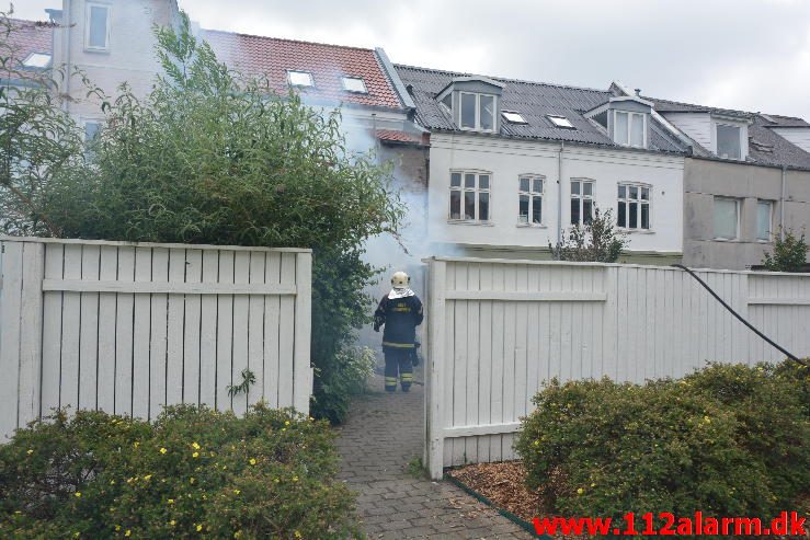 Brand i Etageejendom. Odinsgade 44 i Vejle. 14/06-2016. Kl. 16:21.