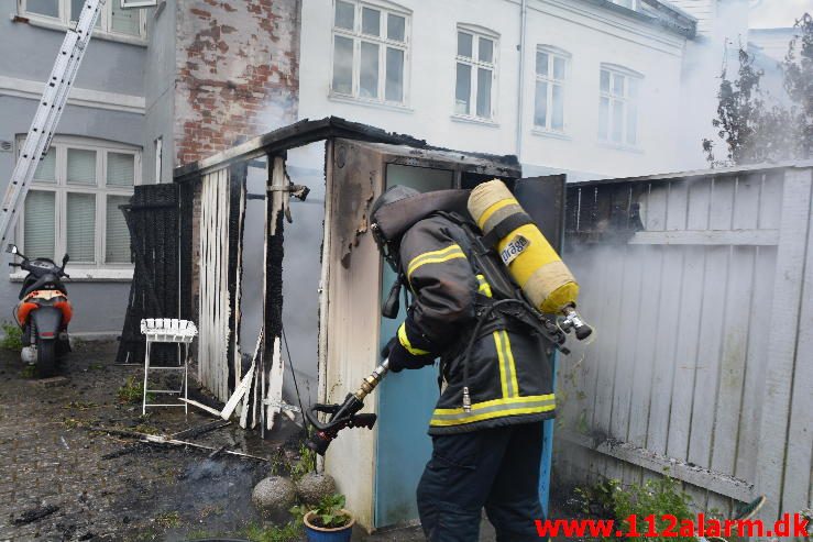 Brand i Etageejendom. Odinsgade 44 i Vejle. 14/06-2016. Kl. 16:21.