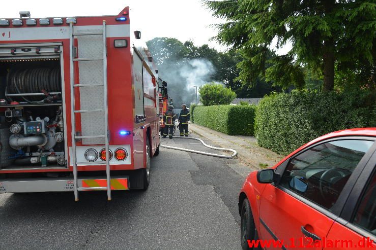 Bilbrand under tag. Bakkekammen i Vejle ø. 16/06-2016. KL. 16:56.