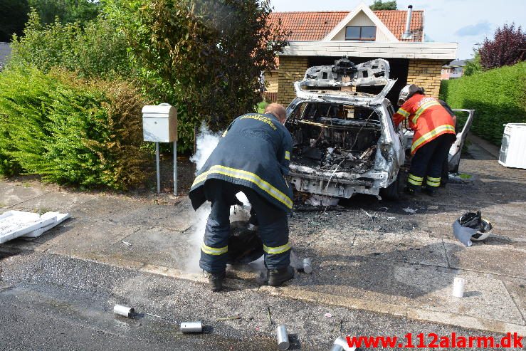 Bilbrand under tag. Bakkekammen i Vejle ø. 16/06-2016. KL. 16:56.