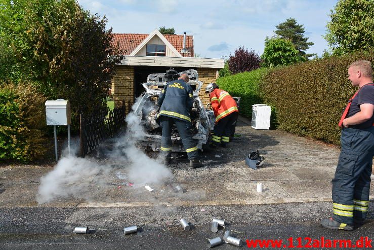 Bilbrand under tag. Bakkekammen i Vejle ø. 16/06-2016. KL. 16:56.