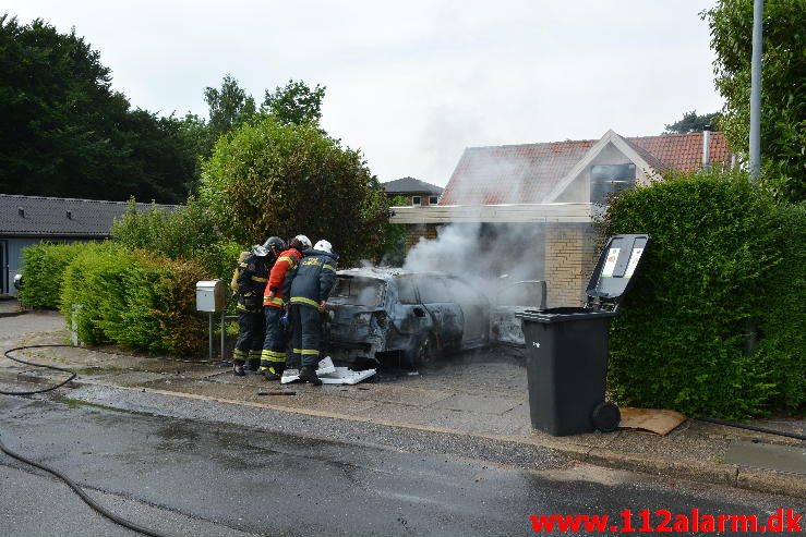 Bilbrand under tag. Bakkekammen i Vejle ø. 16/06-2016. KL. 16:56.