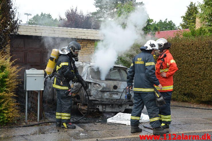 Bilbrand under tag. Bakkekammen i Vejle ø. 16/06-2016. KL. 16:56.