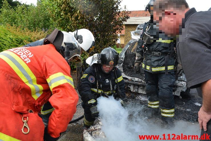 Bilbrand under tag. Bakkekammen i Vejle ø. 16/06-2016. KL. 16:56.