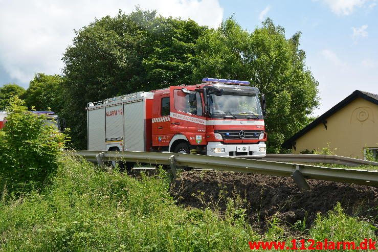 Str. forurening-Benzinudslip. Vejlevej ved Hyrup. 17/06-2016. Kl. 13:08.