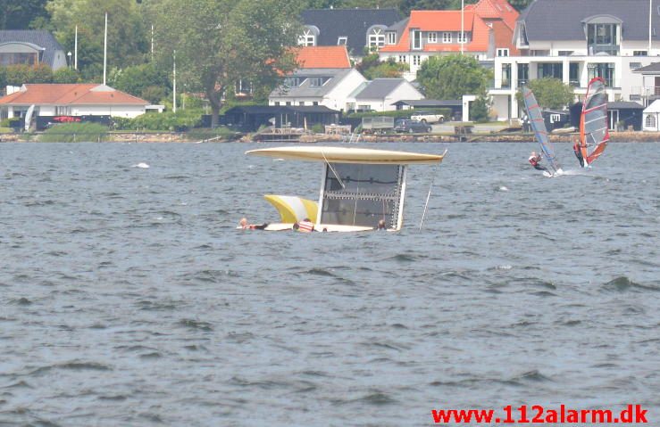 Redningsaktion på Vejle Fjorden Ibæk Strandvej i Vejle. 19/06-2016. Kl. 14:03.