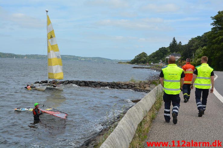 Redningsaktion på Vejle Fjorden Ibæk Strandvej i Vejle. 19/06-2016. Kl. 14:03.