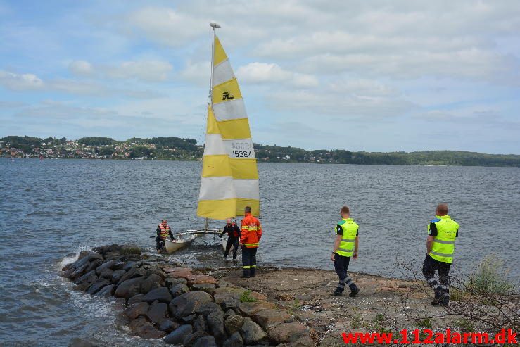 Redningsaktion på Vejle Fjorden Ibæk Strandvej i Vejle. 19/06-2016. Kl. 14:03.