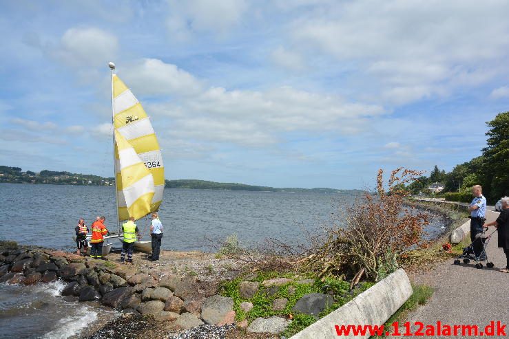 Redningsaktion på Vejle Fjorden Ibæk Strandvej i Vejle. 19/06-2016. Kl. 14:03.