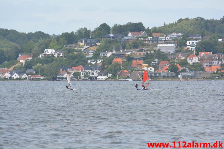 Redningsaktion på Vejle Fjorden Ibæk Strandvej i Vejle. 19/06-2016. Kl. 14:03.