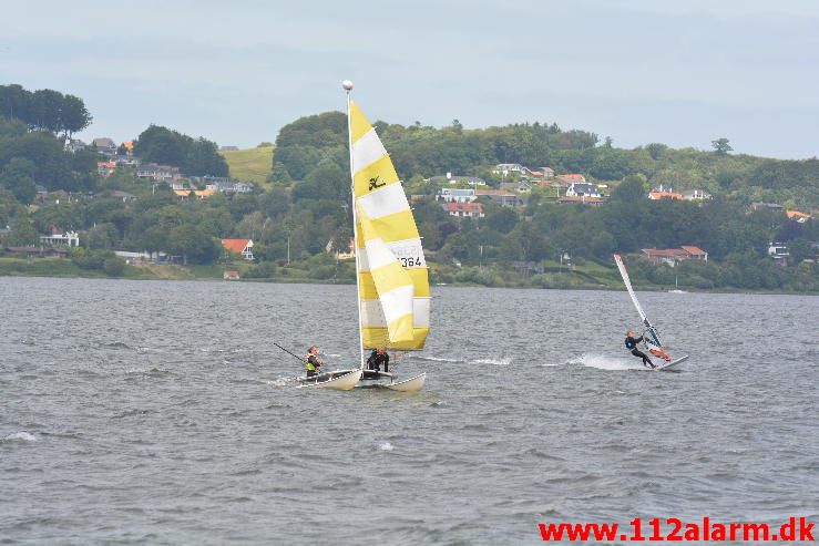 Redningsaktion på Vejle Fjorden Ibæk Strandvej i Vejle. 19/06-2016. Kl. 14:03.