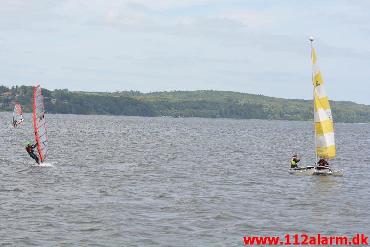 Redningsaktion på Vejle Fjorden Ibæk Strandvej i Vejle. 19/06-2016. Kl. 14:03.