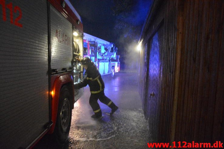 Person reddet ud af brændende lejlighed. Løget Høj 17 i Vejle. 25/06-2016. Kl. 22:47.