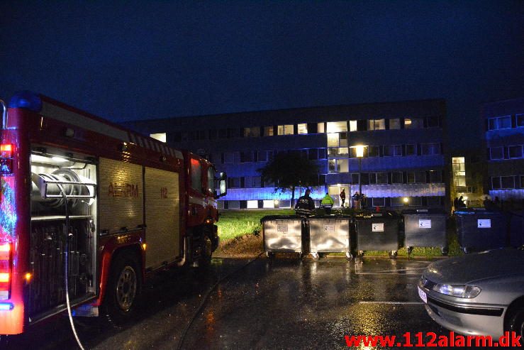 Person reddet ud af brændende lejlighed. Løget Høj 17 i Vejle. 25/06-2016. Kl. 22:47.