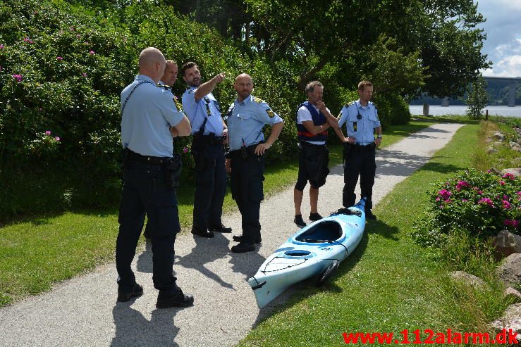 Redningsaktionen. Lige ud for Skyttehuset. 26/06-2016. Kl. 11:32.