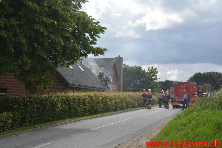 Brand i Villa. Fårupvej ved Jelling. 28/06-2016. Kl. 16:00.