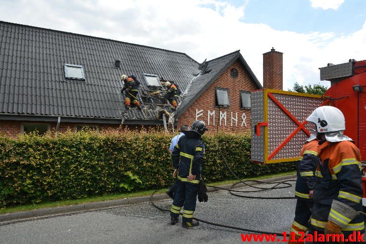 Brand i Villa. Fårupvej ved Jelling. 28/06-2016. Kl. 16:00.