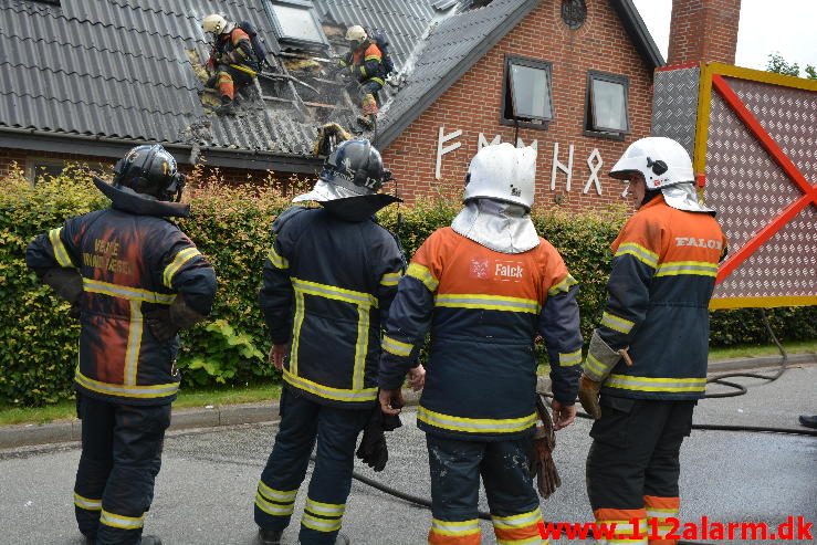 Brand i Villa. Fårupvej ved Jelling. 28/06-2016. Kl. 16:00.