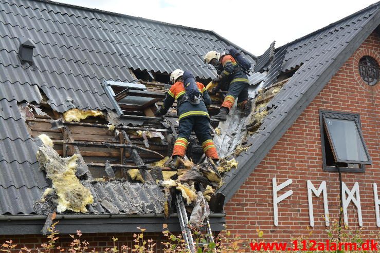 Brand i Villa. Fårupvej ved Jelling. 28/06-2016. Kl. 16:00.