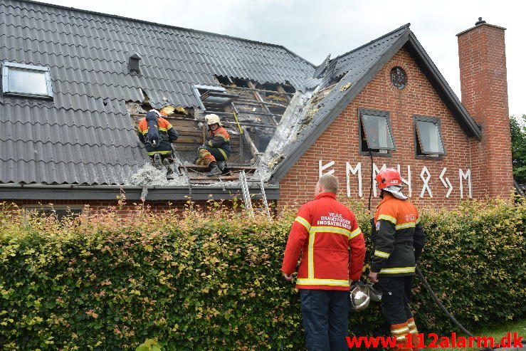 Brand i Villa. Fårupvej ved Jelling. 28/06-2016. Kl. 16:00.