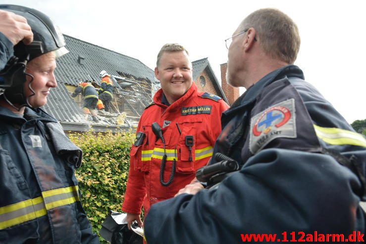 Brand i Villa. Fårupvej ved Jelling. 28/06-2016. Kl. 16:00.