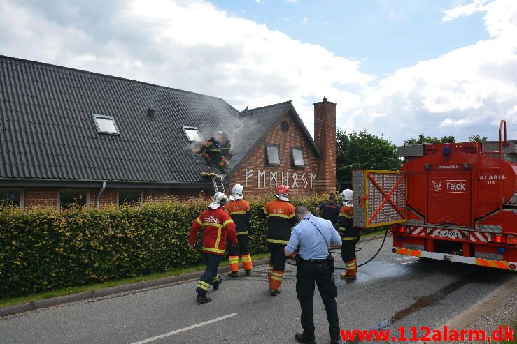 Brand i Villa. Fårupvej ved Jelling. 28/06-2016. Kl. 16:00.