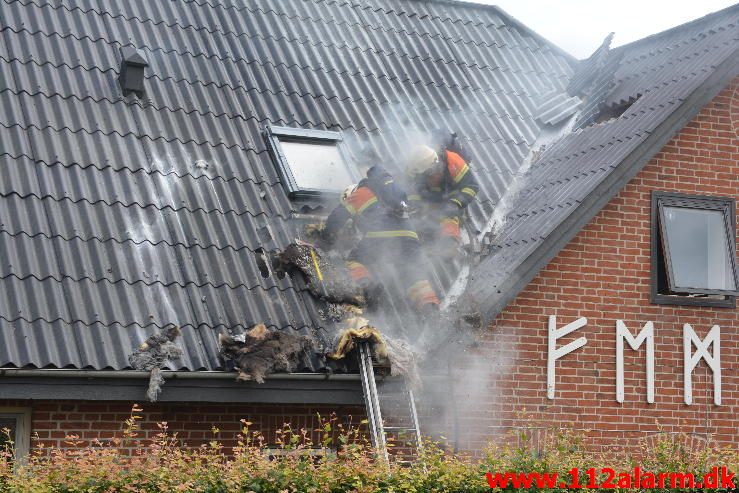 Brand i Villa. Fårupvej ved Jelling. 28/06-2016. Kl. 16:00.