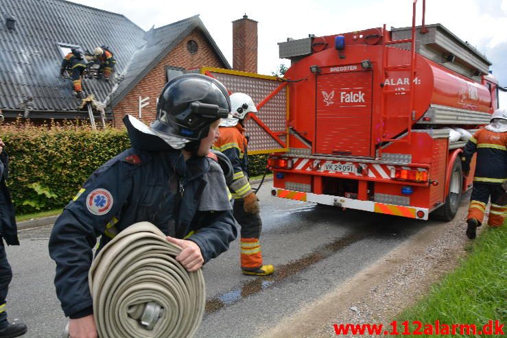 Brand i Villa. Fårupvej ved Jelling. 28/06-2016. Kl. 16:00.