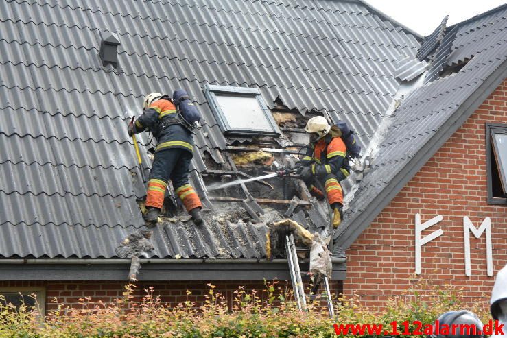 Brand i Villa. Fårupvej ved Jelling. 28/06-2016. Kl. 16:00.