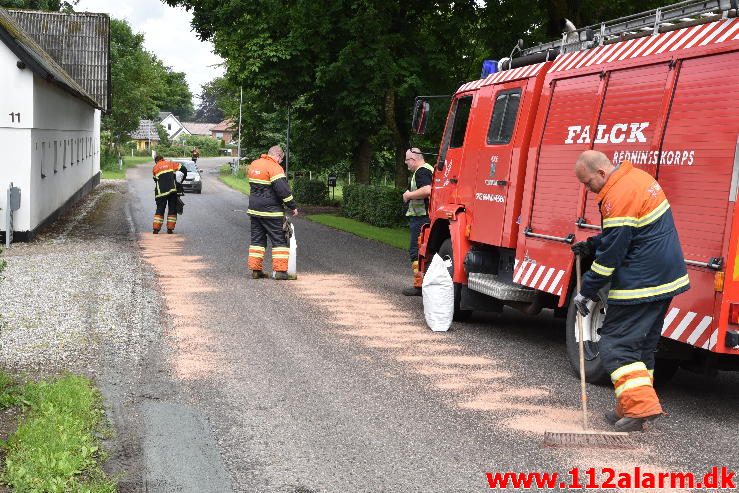 Forurening Olieudslip. Langgade i Gadbjerg. 30/06-2016. Kl. 13:27.