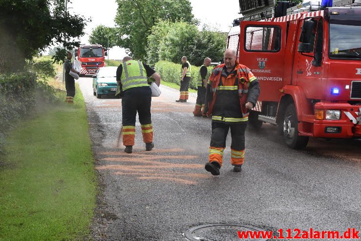 Forurening Olieudslip. Langgade i Gadbjerg. 30/06-2016. Kl. 13:27.