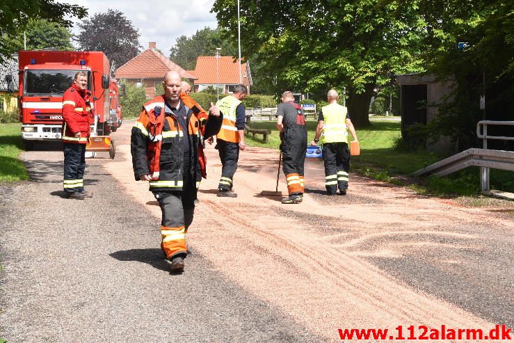 Forurening Olieudslip. Langgade i Gadbjerg. 30/06-2016. Kl. 13:27.