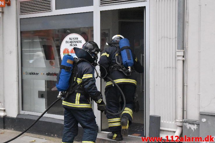 Brand i Etageejendom. Vedelsgade 77 i Vejle. 04/07-2016. Kl. 15:15.