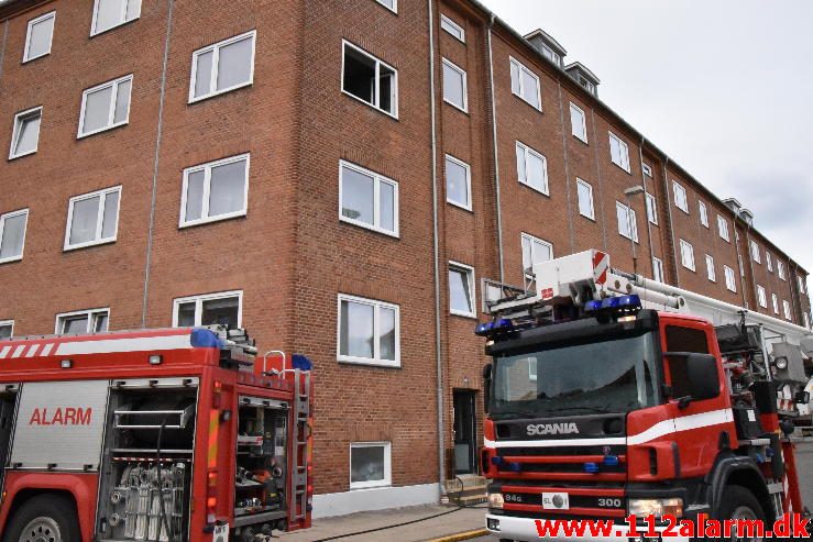Brand i en lejlighed. Svendsgade 28 i Vejle. 07/07-2016. Kl. 18:54.