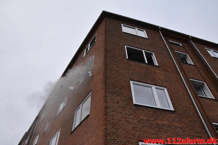 Brand i en lejlighed. Svendsgade 28 i Vejle. 07/07-2016. Kl. 18:54.