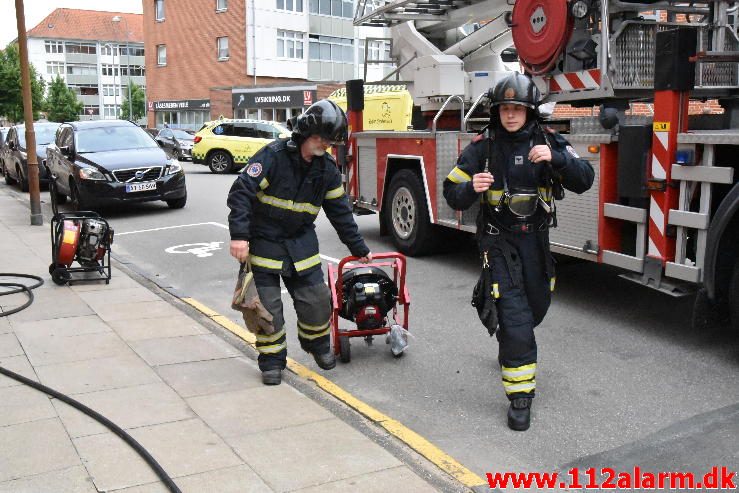 Brand i en lejlighed. Svendsgade 28 i Vejle. 07/07-2016. Kl. 18:54.