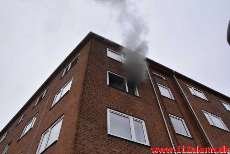 Brand i en lejlighed. Svendsgade 28 i Vejle. 07/07-2016. Kl. 18:54.