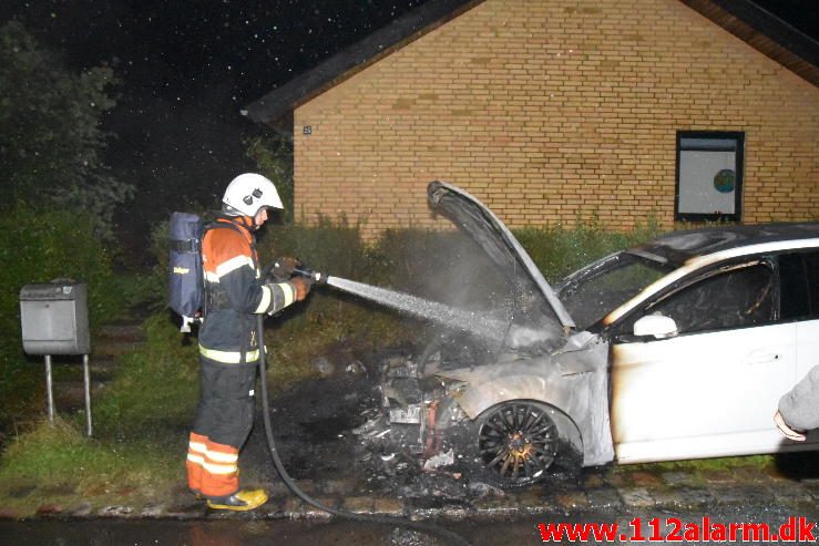 Bilbrand under tag. Ringvejen i Jelling. 12/07-2016. Kl. 00:35