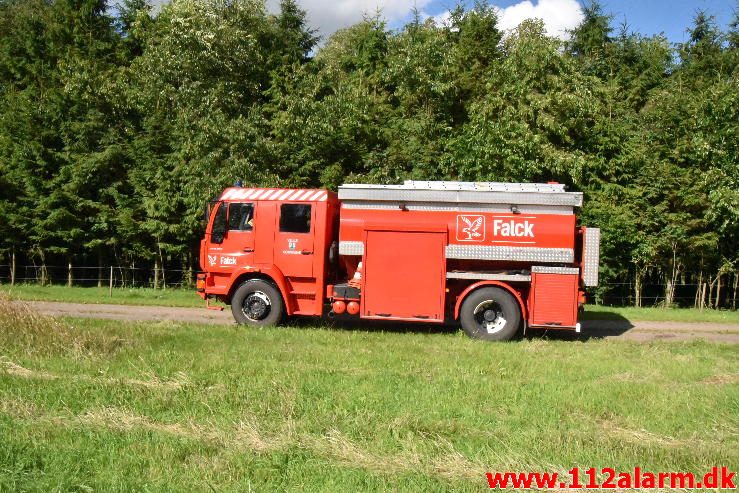 Gårdbrand. Vesterlundvej ved Vesterlund. 13/07-2016. Kl. 16:50.