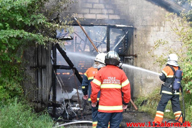 Gårdbrand. Vesterlundvej ved Vesterlund. 13/07-2016. Kl. 16:50.