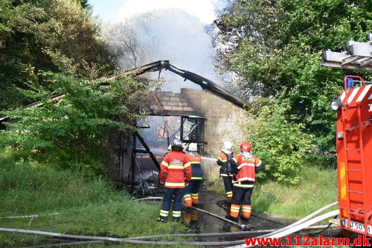 Gårdbrand. Vesterlundvej ved Vesterlund. 13/07-2016. Kl. 16:50.