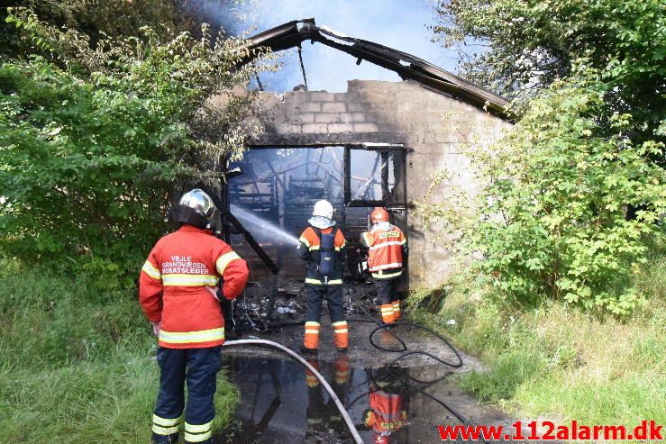 Gårdbrand. Vesterlundvej ved Vesterlund. 13/07-2016. Kl. 16:50.